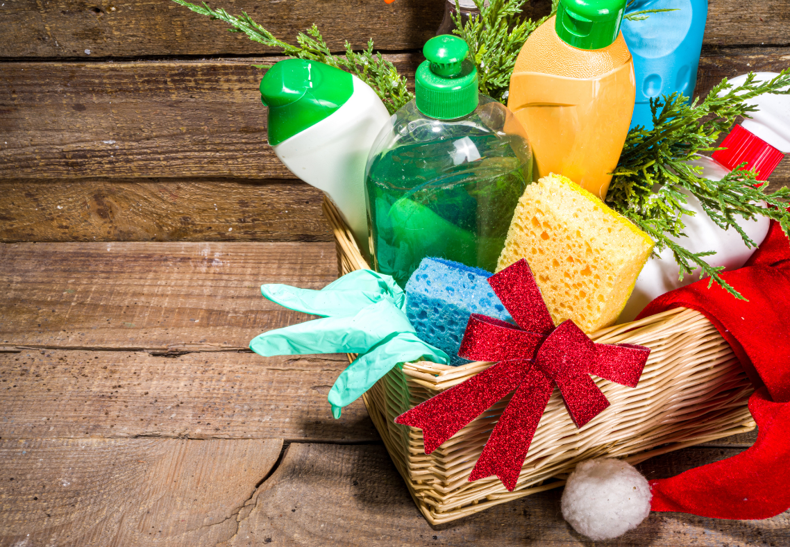 Ultimate Guide To Holiday Cleaning Schedule & Checklist 
